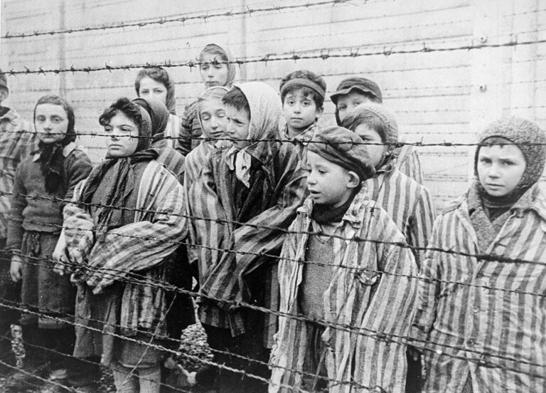 Children in Auschwitz – Jewish twins used in Mengele's experiments, liberated in January 1945